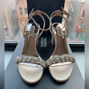 NIB size 7 Badgley Mischka heels